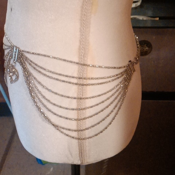 Frederick's of Hollywood Beautiful chain belt total length 44" - Picture 2 of 4